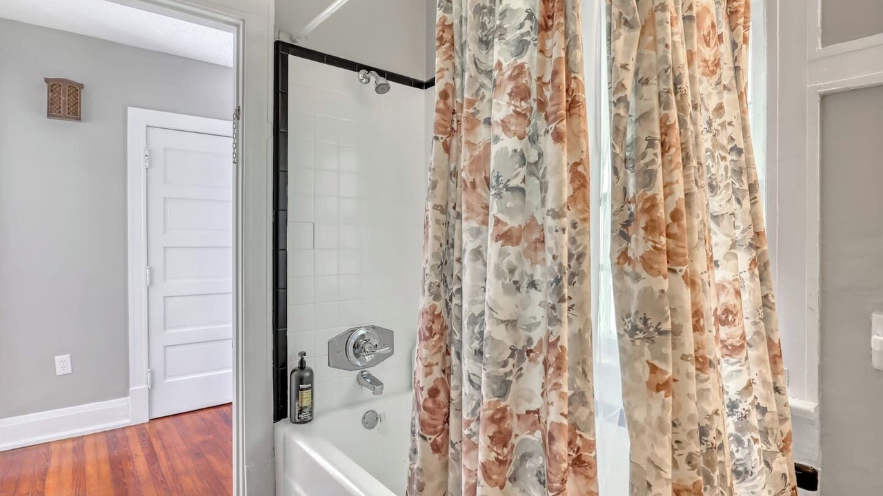 Photo of Bathroom in Tropic