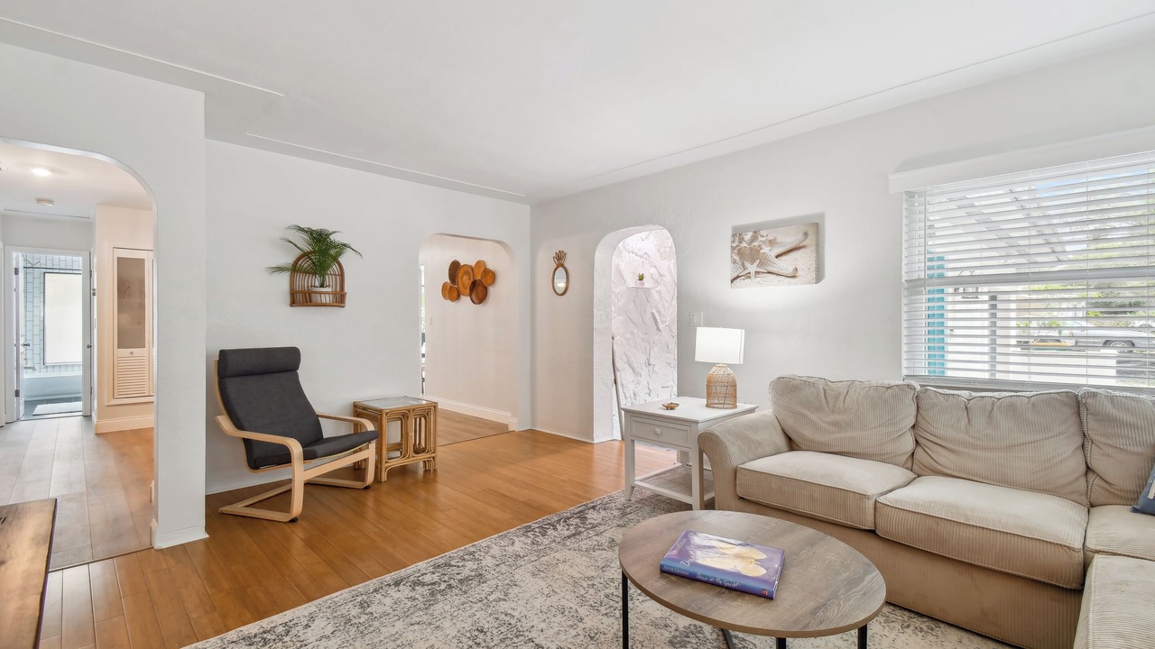 Photo of Livingroom in South Pinellas Community Council