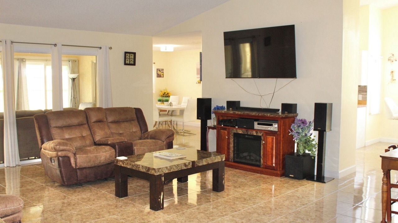 Photo of Livingroom in Candler