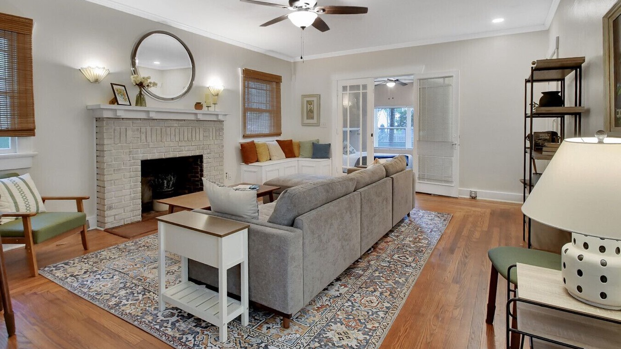Photo of Livingroom in Rogers Deland
