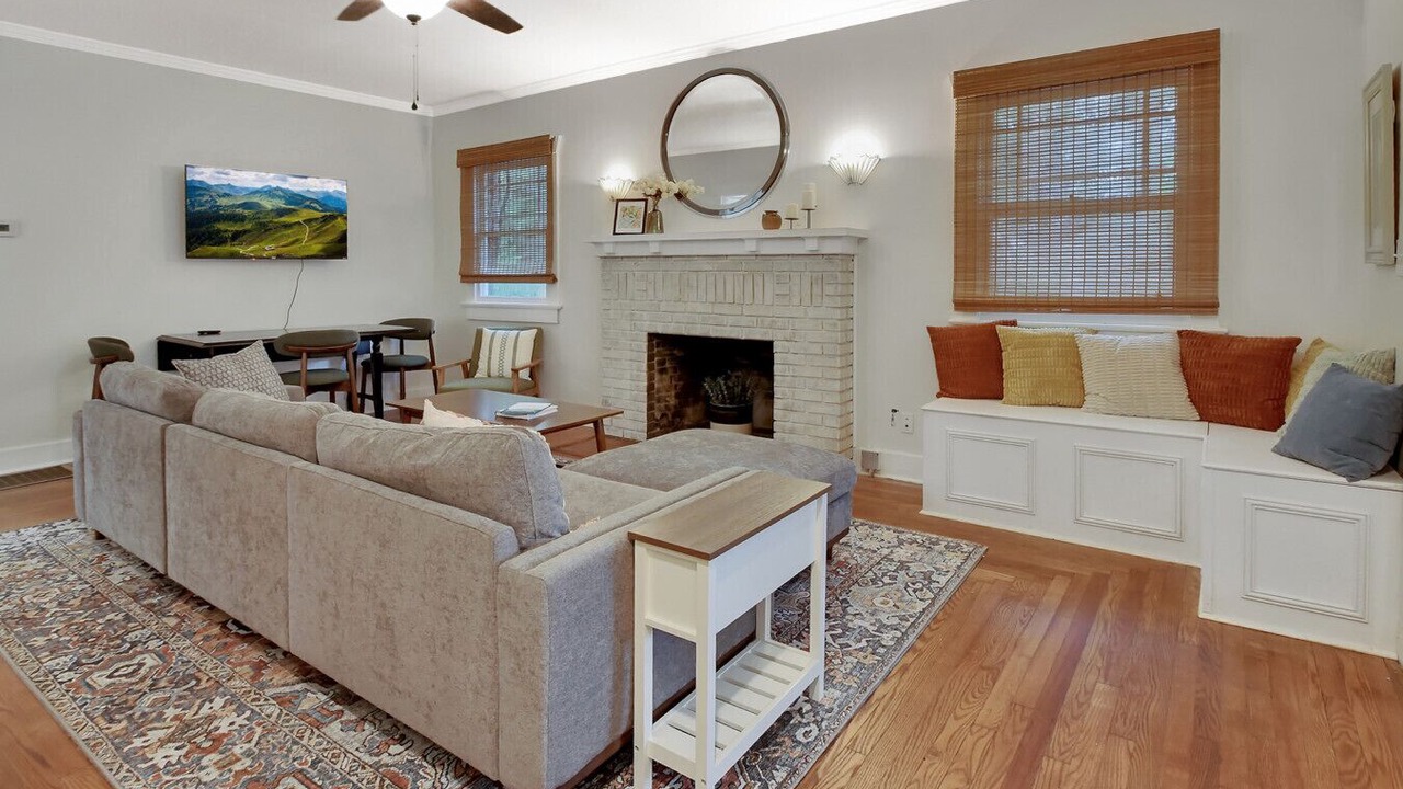 Photo of Livingroom in Rogers Deland