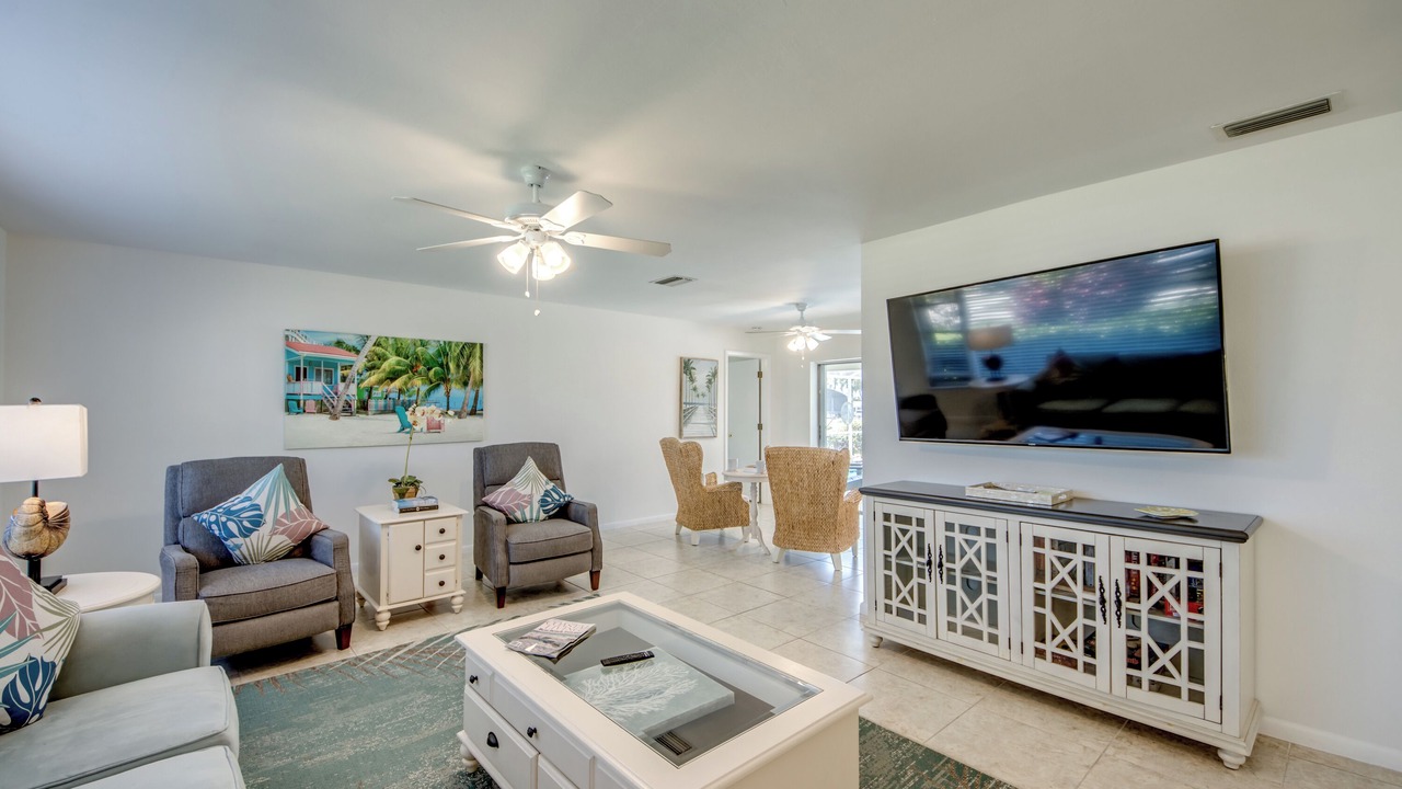 Photo of Livingroom in Caloosahatchee