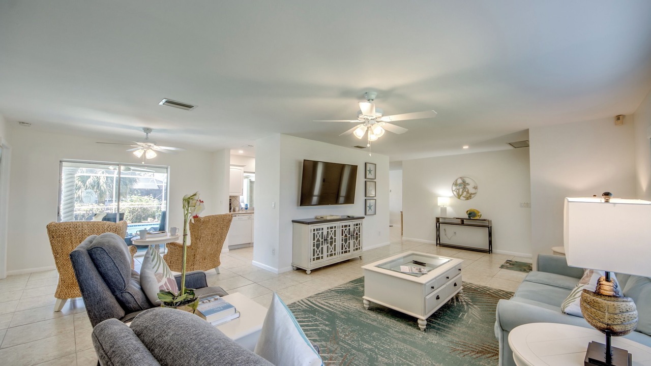 Photo of Livingroom in Caloosahatchee