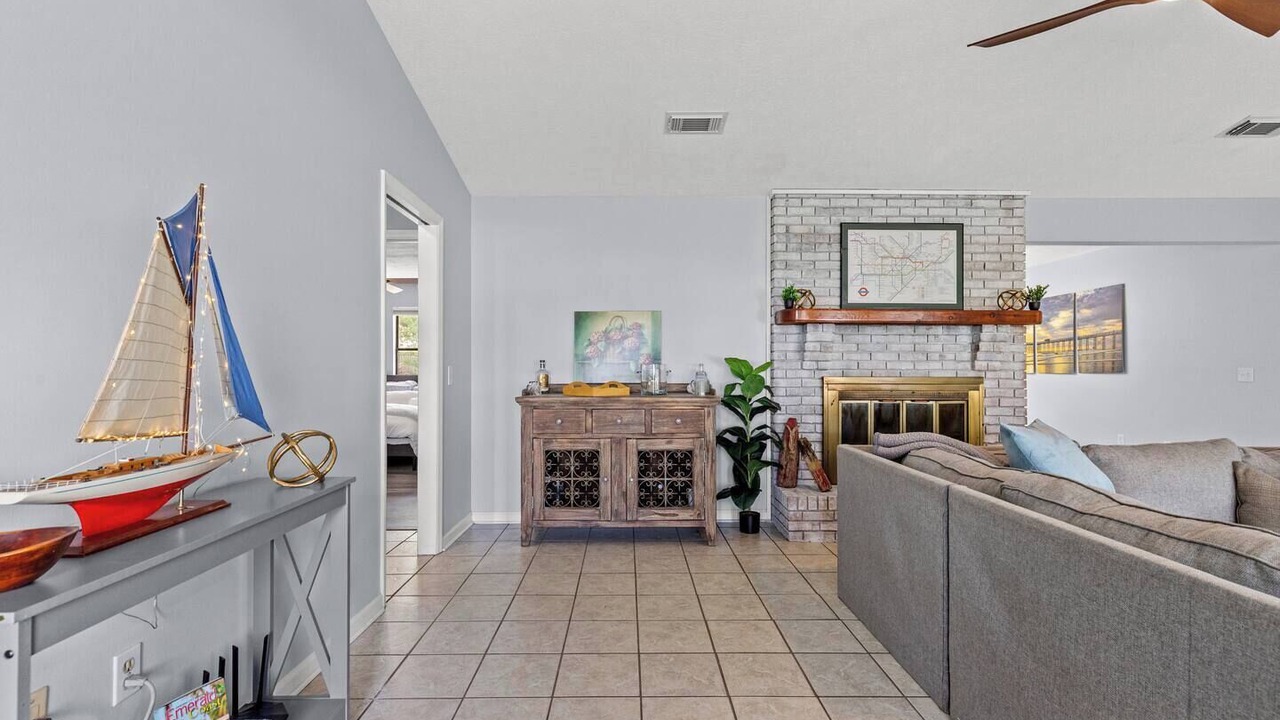 Photo of Livingroom in Thomas Drive