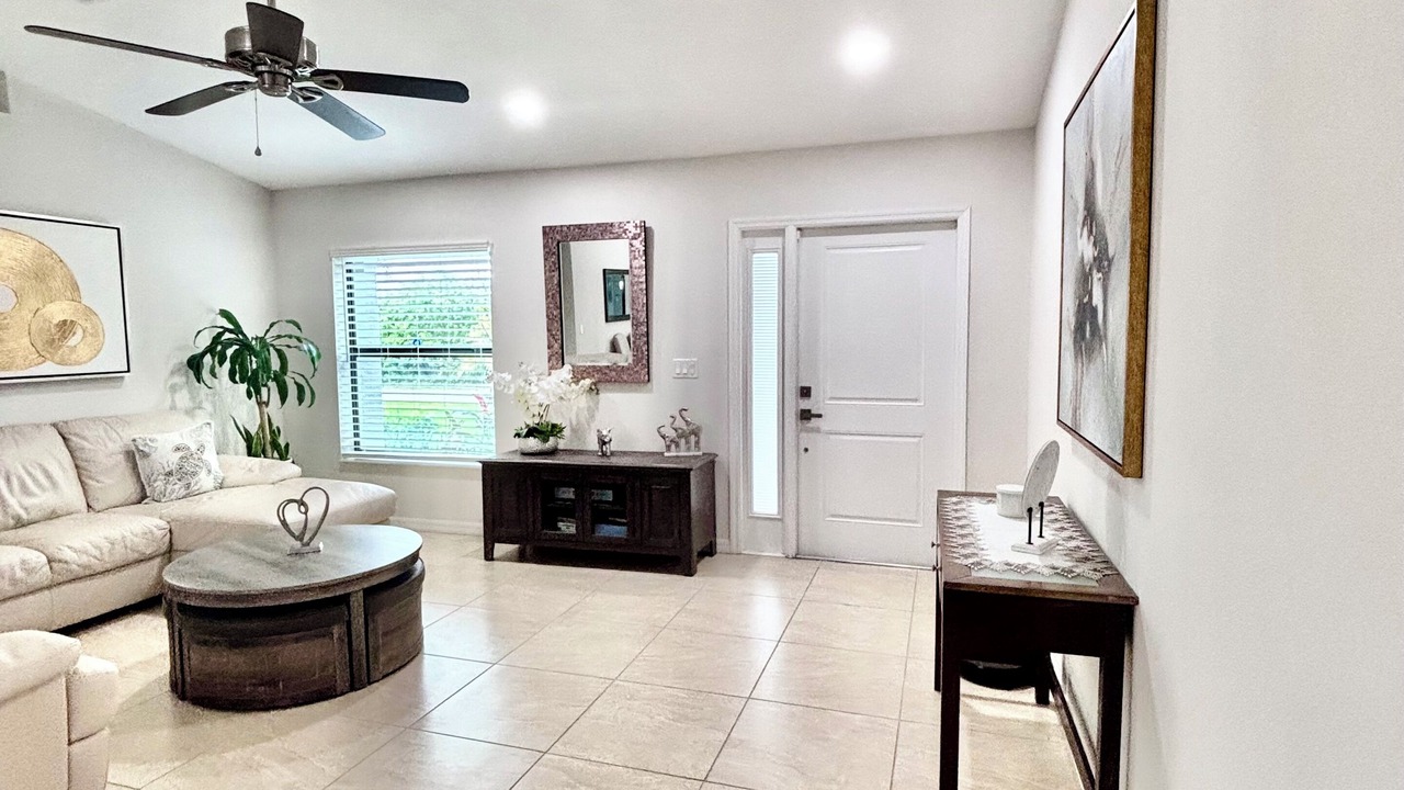 Photo of Livingroom in Sunshine