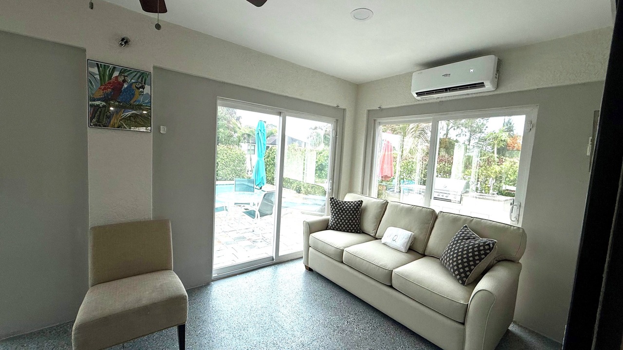 Photo of Livingroom in Sunshine