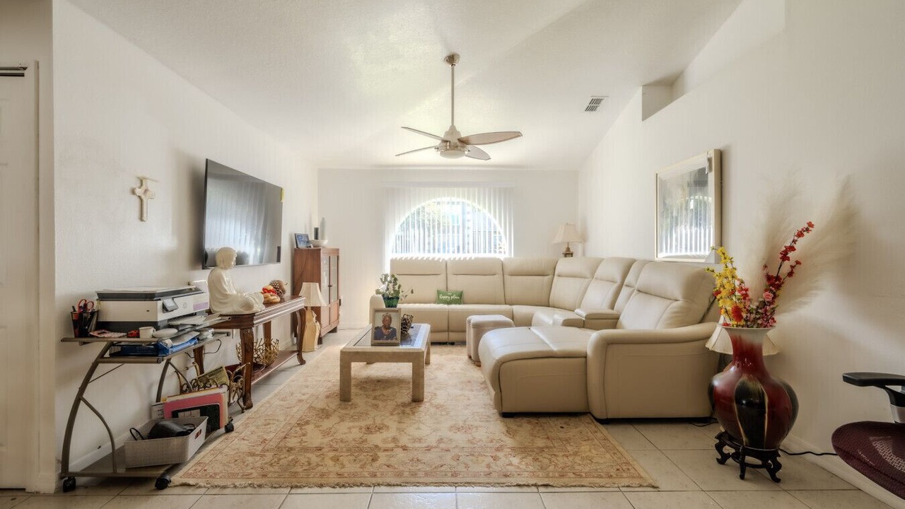 Photo of Livingroom in Plymouth