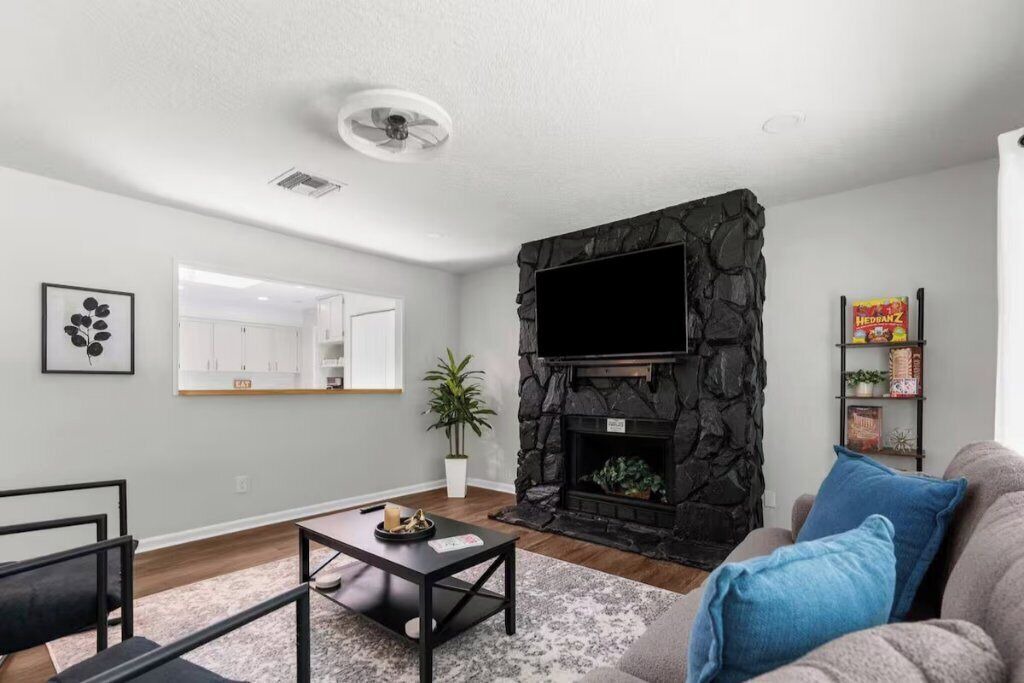 Photo of Livingroom in Brooksville
