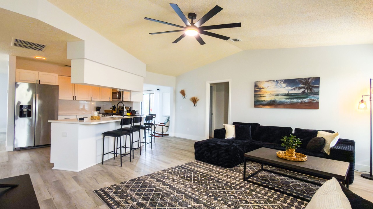 Photo of Livingroom in Englewood East
