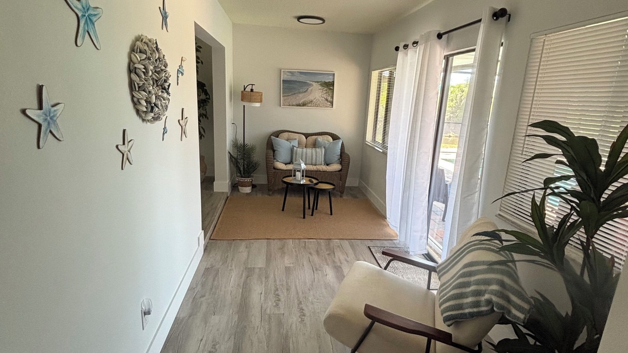 Photo of Livingroom in Englewood East