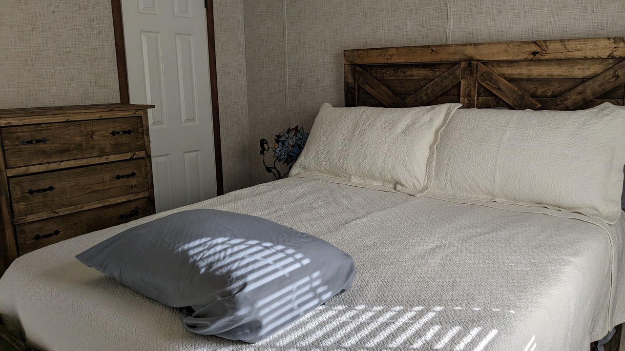 Photo of Bedroom in Putnam Hall