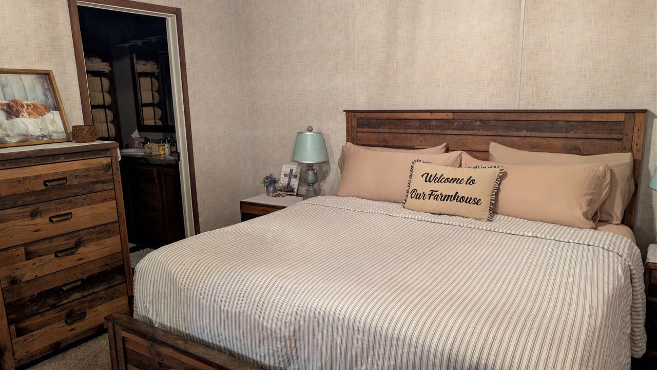 Photo of Bedroom in Putnam Hall