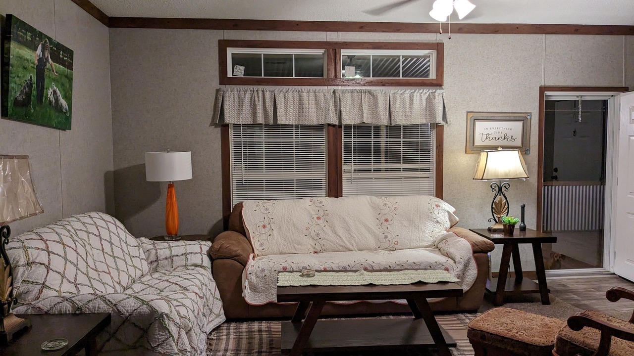Photo of Livingroom in Putnam Hall