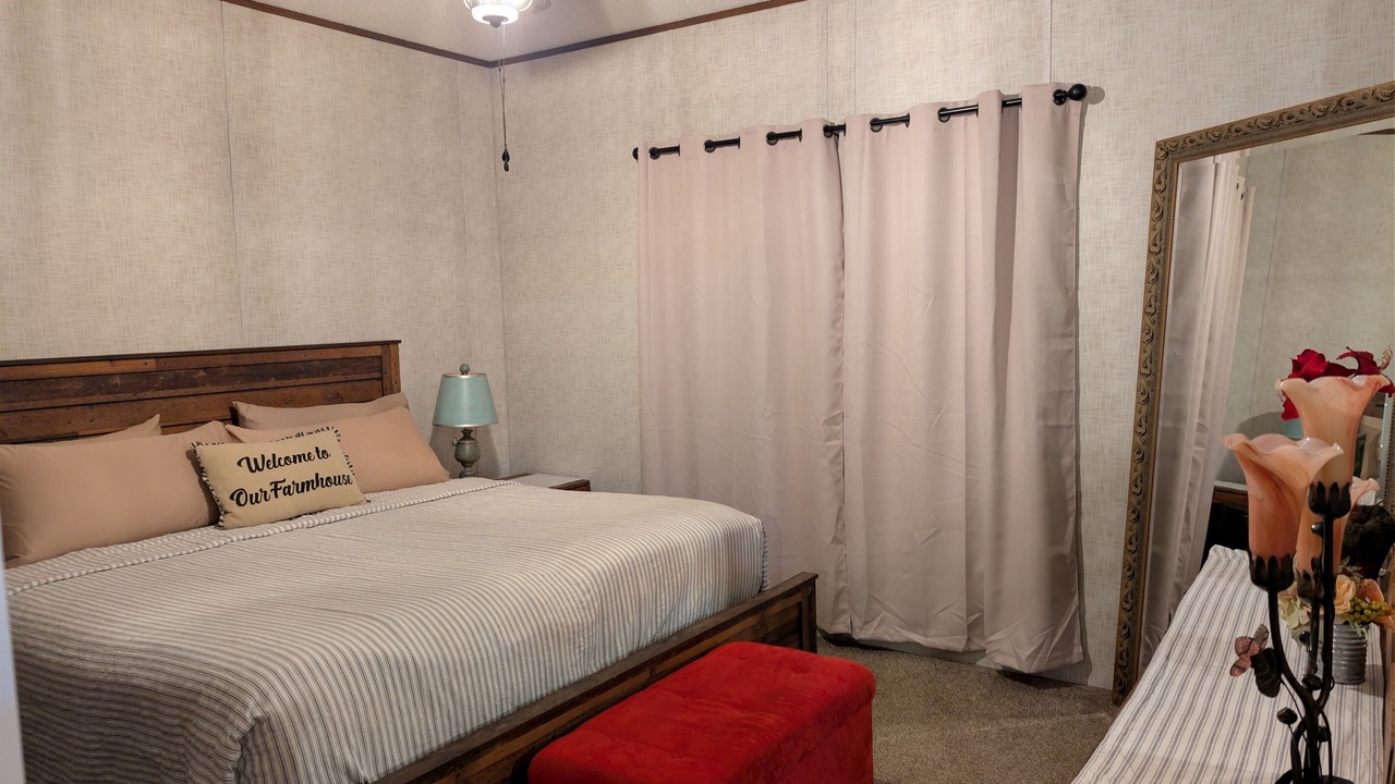 Photo of Bedroom in Putnam Hall