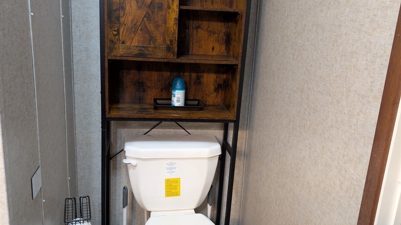 Photo of Bathroom in Putnam Hall