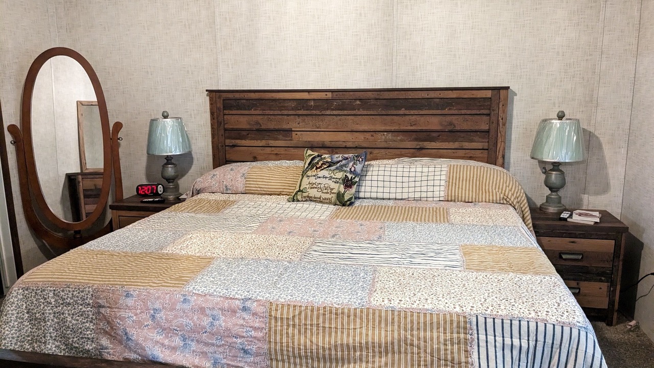 Photo of Bedroom in Putnam Hall