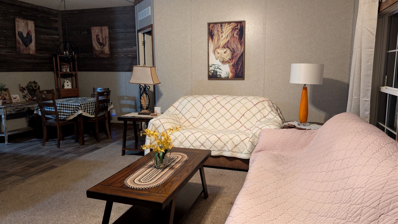 Photo of Livingroom in Putnam Hall