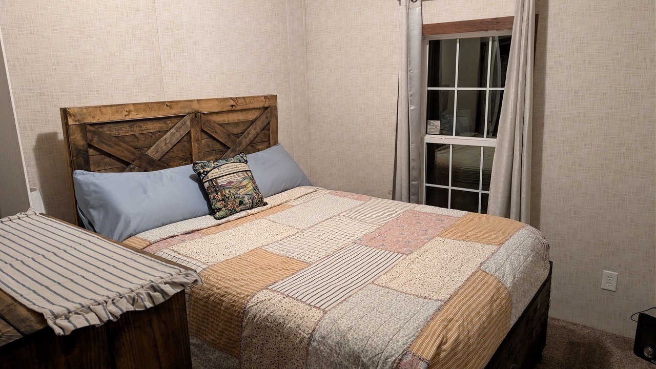 Photo of Bedroom in Putnam Hall