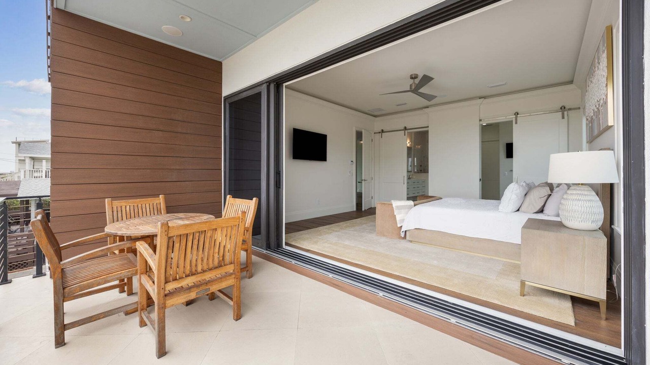 Photo of Patio Balcony in American Beach