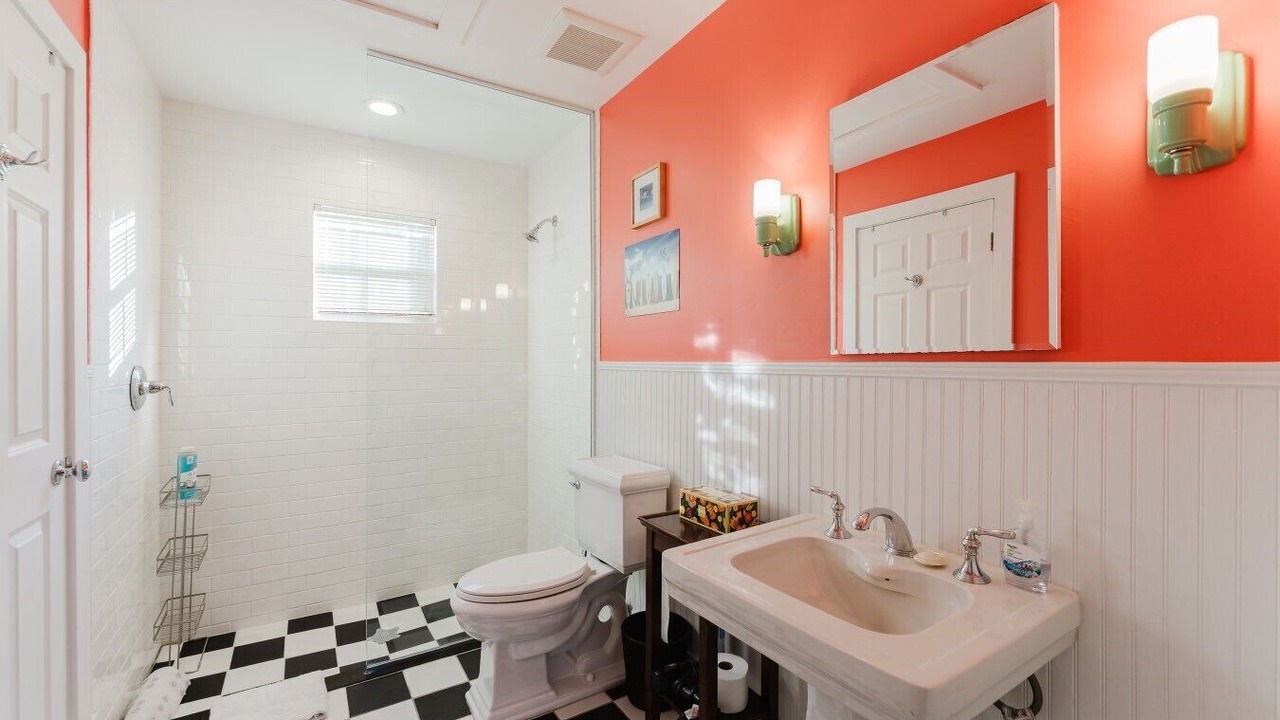 Photo of Bathroom in Flamingo Parks