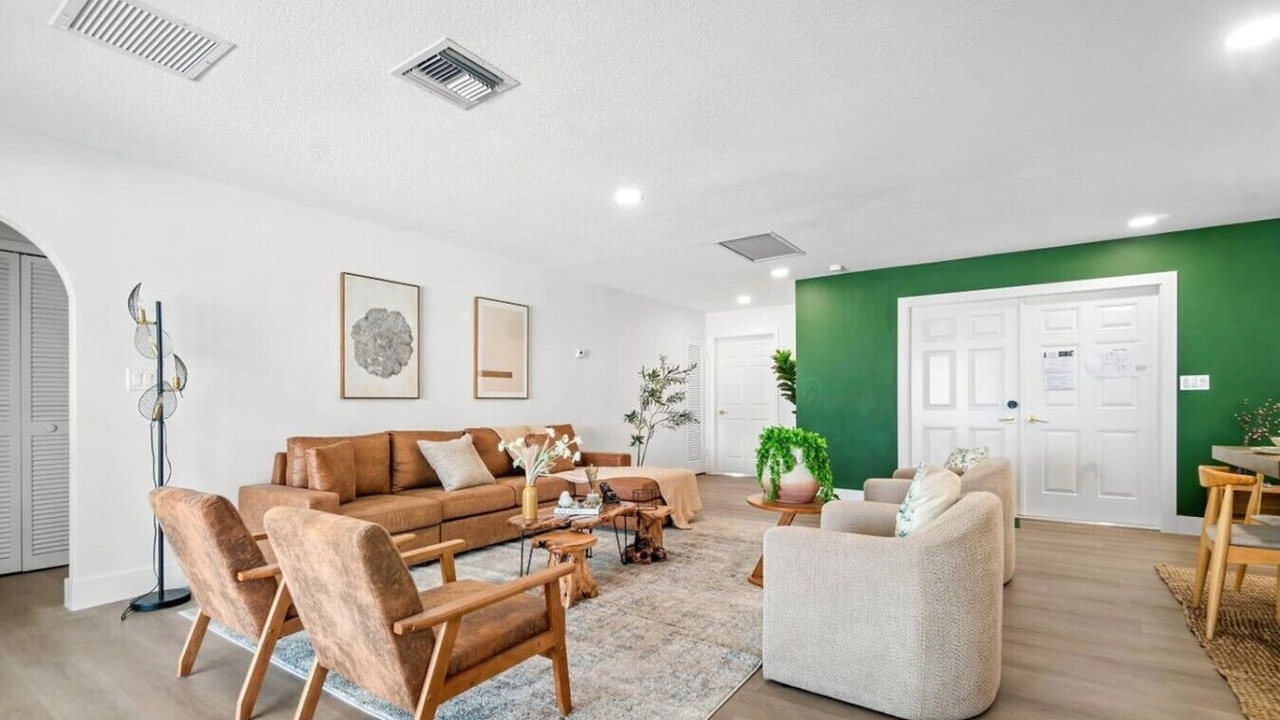 Photo of Livingroom in Palm Beach - West Palm Beach