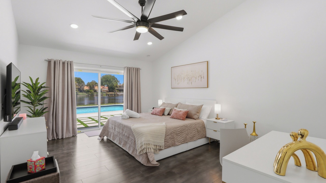 Photo of Bedroom in Greenview Shores