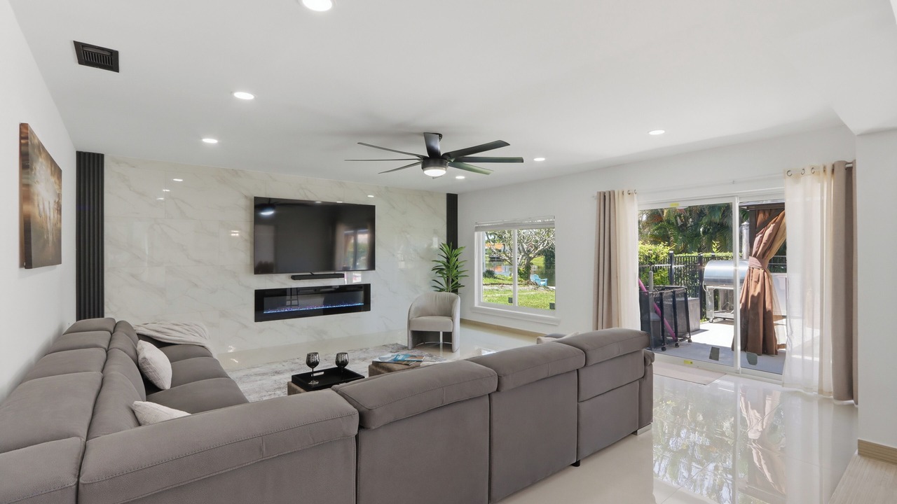 Photo of Livingroom in Greenview Shores