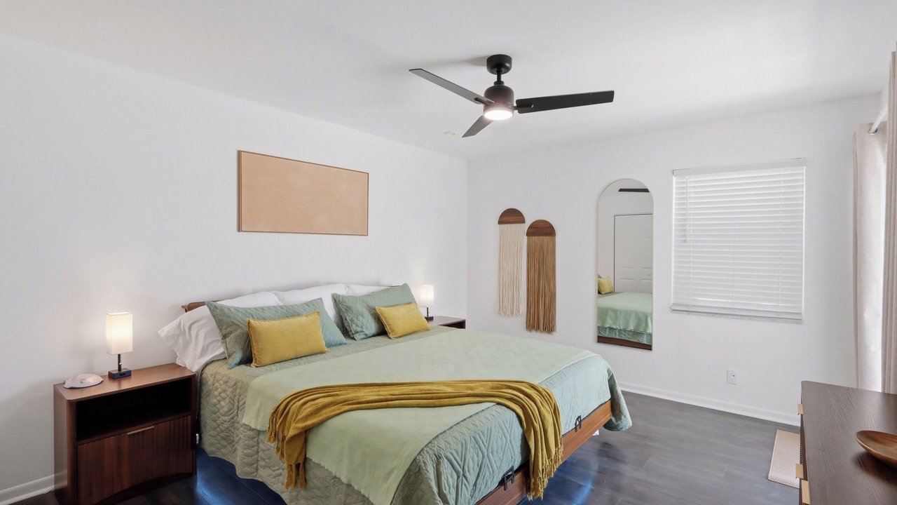 Photo of Bedroom in Greenview Shores