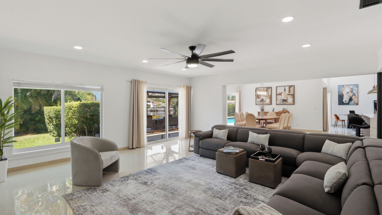 Photo of Livingroom in Greenview Shores