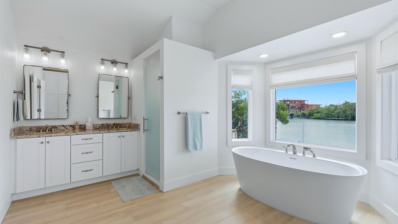 Photo of Bathroom in Palm Island