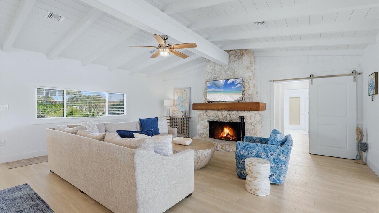 Photo of Livingroom in Palm Island