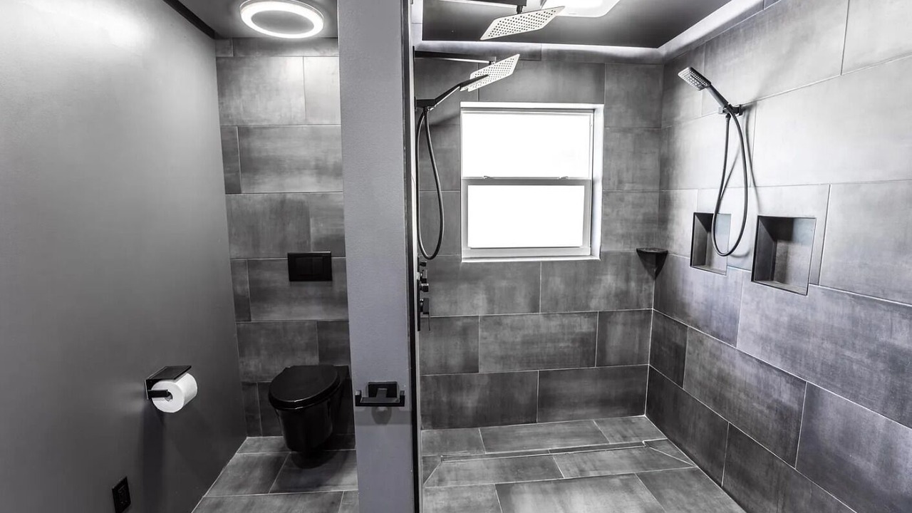 Photo of Bathroom in Aqua Golf