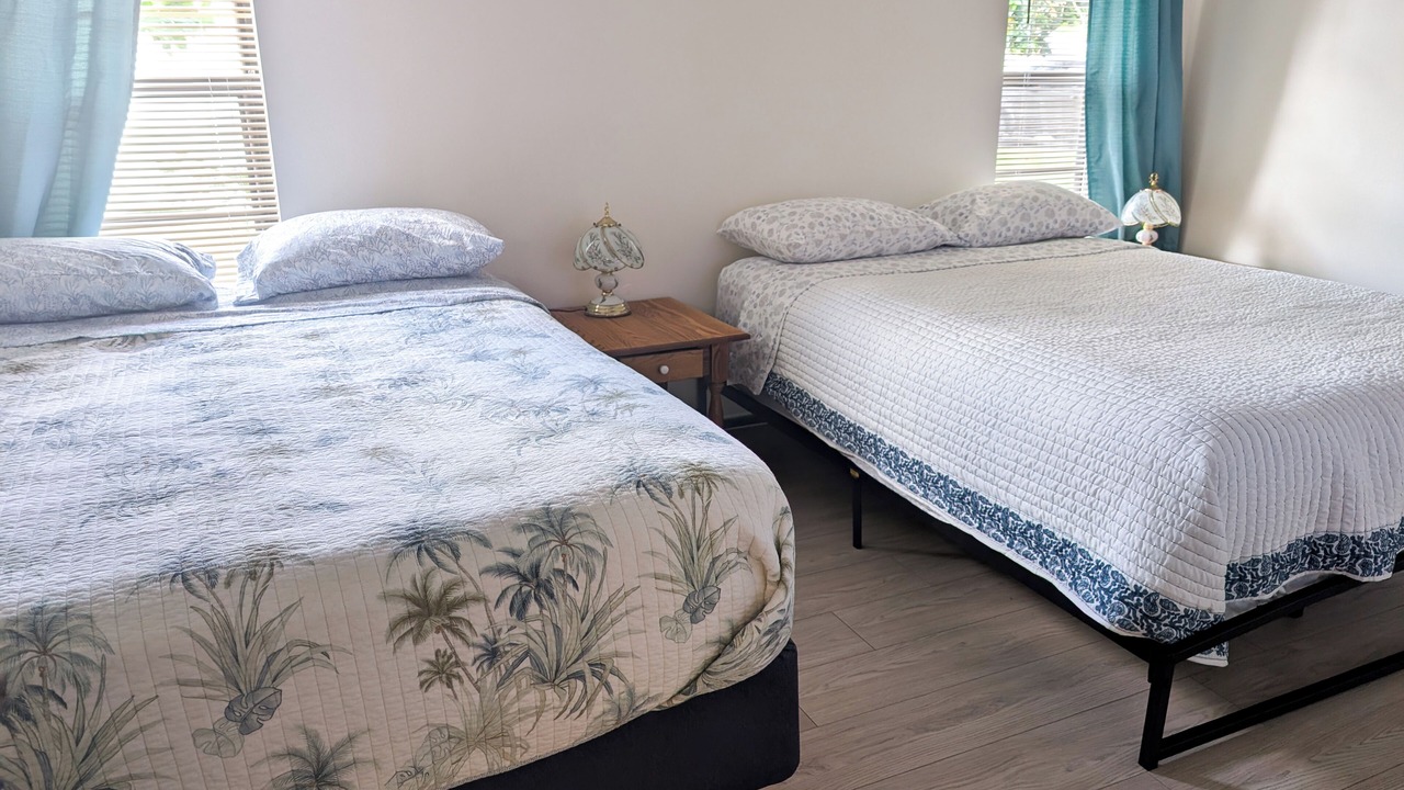 Photo of Bedroom in Berkeley Manor