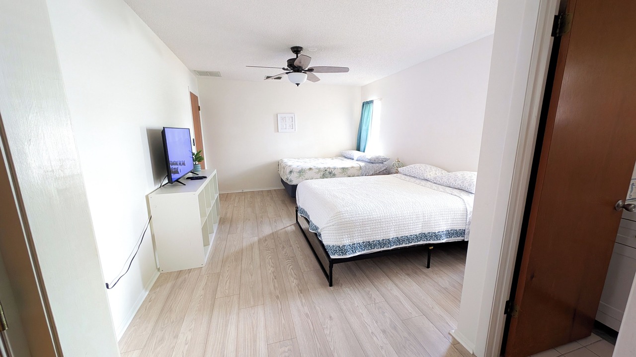 Photo of Bedroom in Berkeley Manor