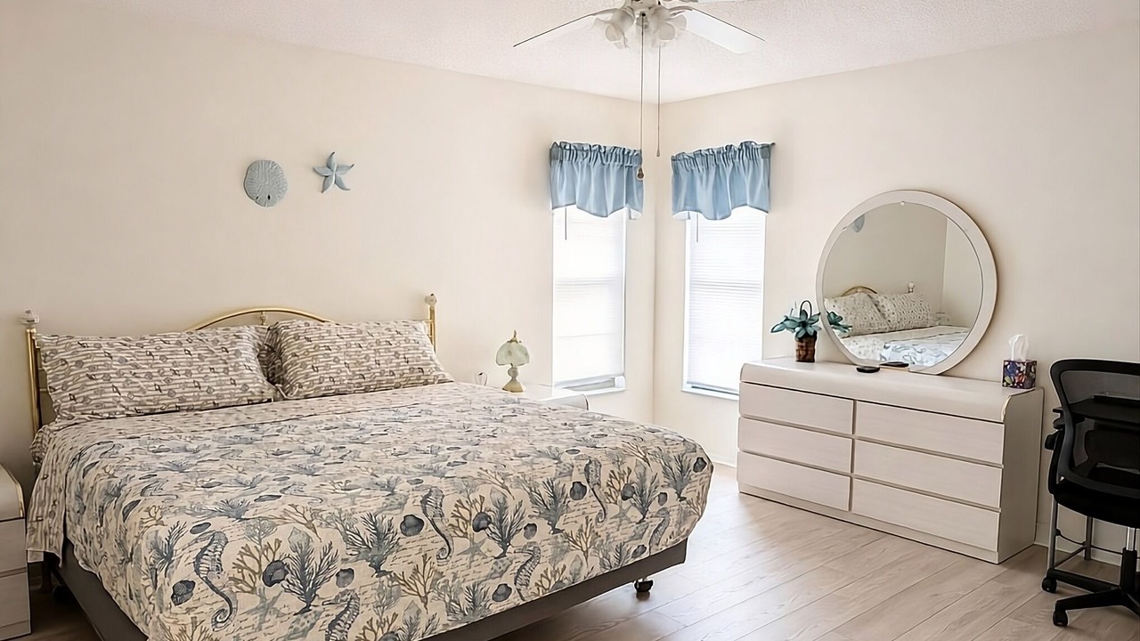 Photo of Bedroom in Berkeley Manor