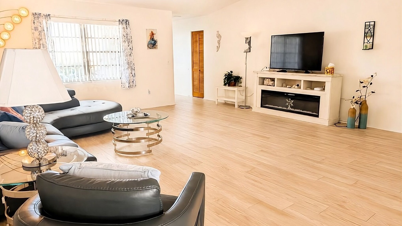 Photo of Livingroom in Berkeley Manor