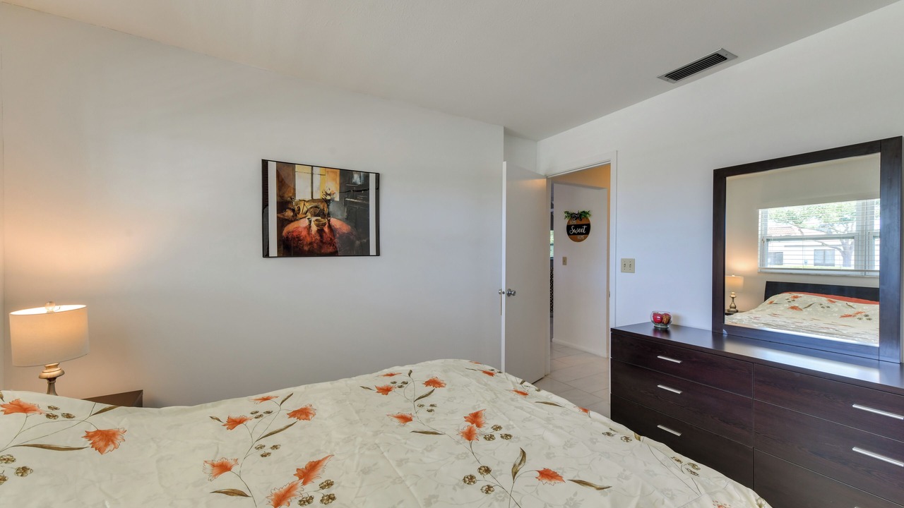 Photo of Bedroom in Venice Gardens