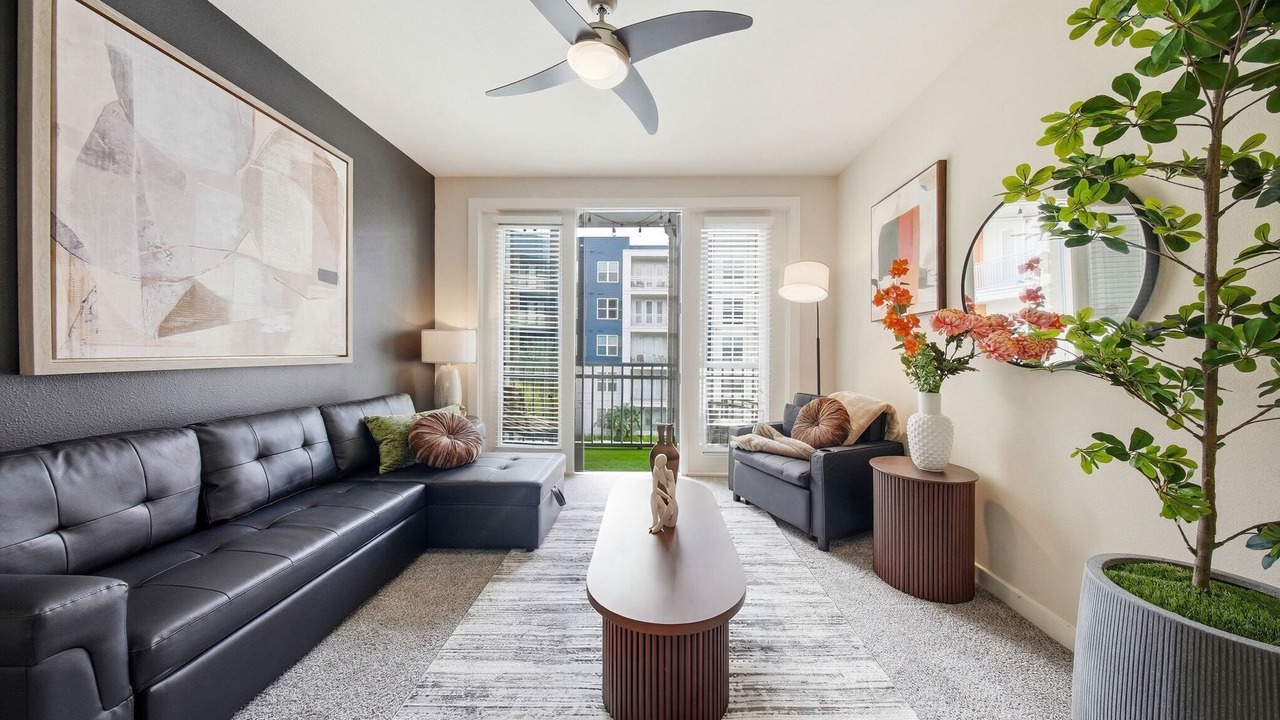Photo of Livingroom in Courier City - Oscawana