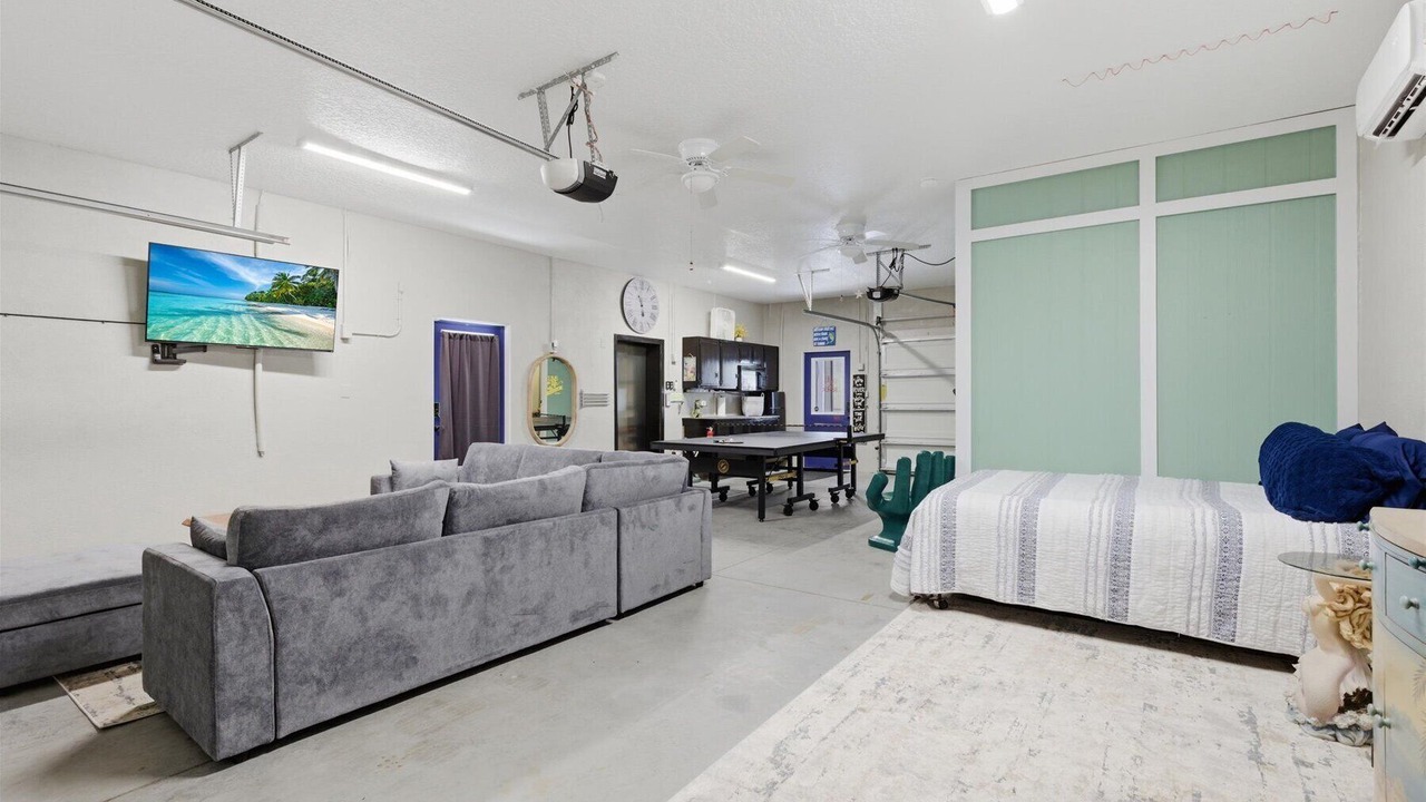 Photo of Bedroom in Weeki Wachee Gardens