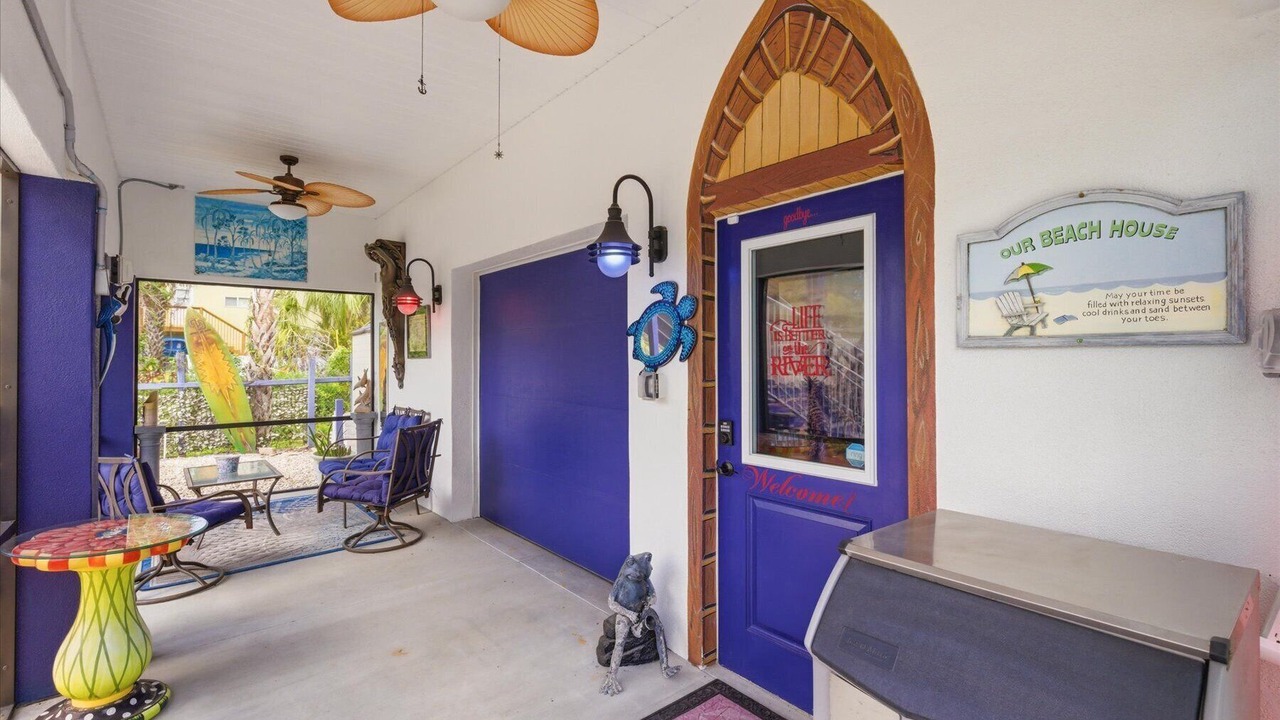 Photo of Patio Balcony in Weeki Wachee Gardens