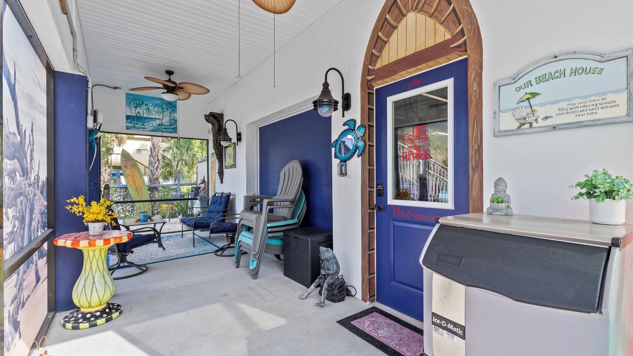 Photo of Patio Balcony in Weeki Wachee Gardens