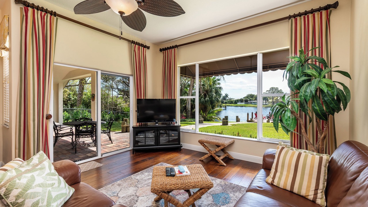 Photo of Livingroom in Tropic Palms