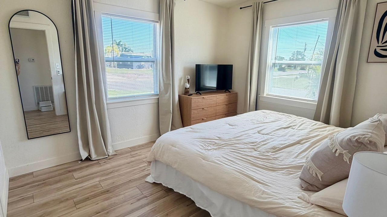 Photo of Bedroom in Edgewater