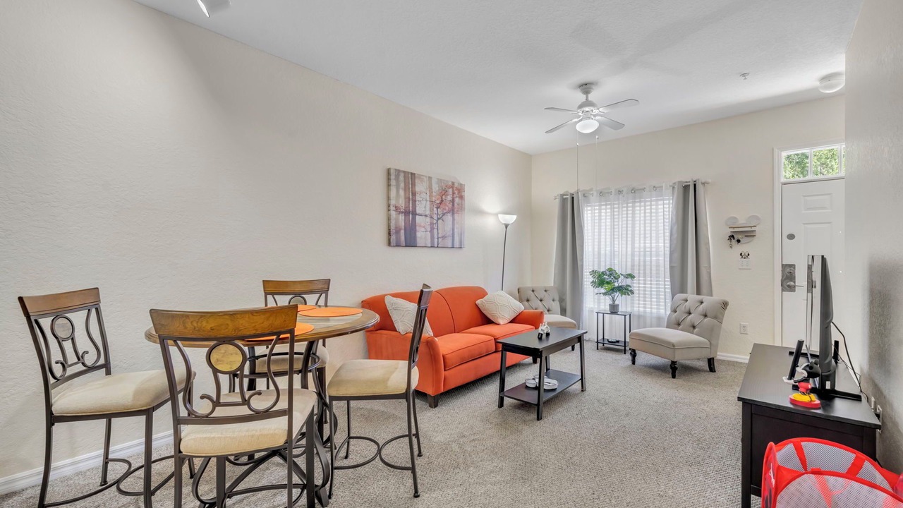 Photo of Livingroom in Venetian Bay Villages