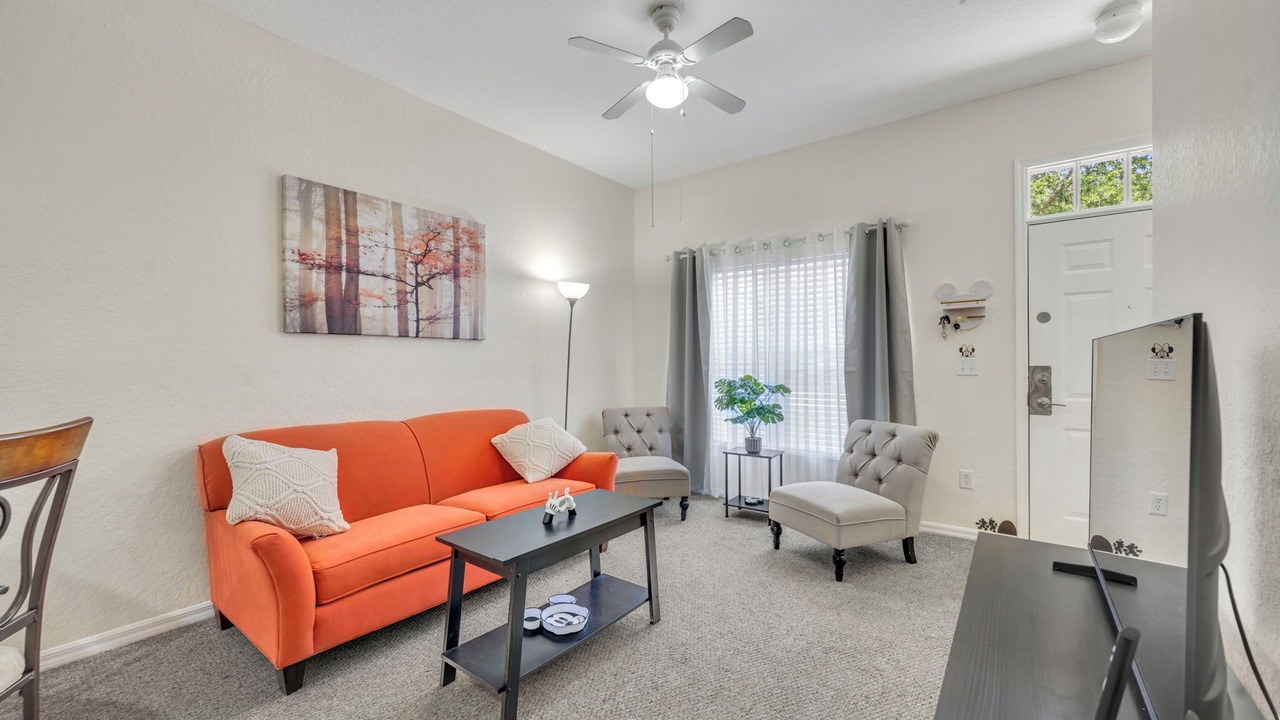 Photo of Livingroom in Venetian Bay Villages