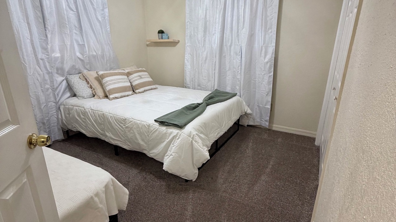 Photo of Bedroom in United Central