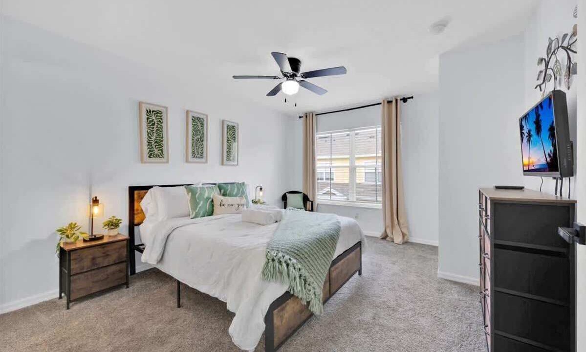 Photo of Bedroom in Venetian Bay Villages