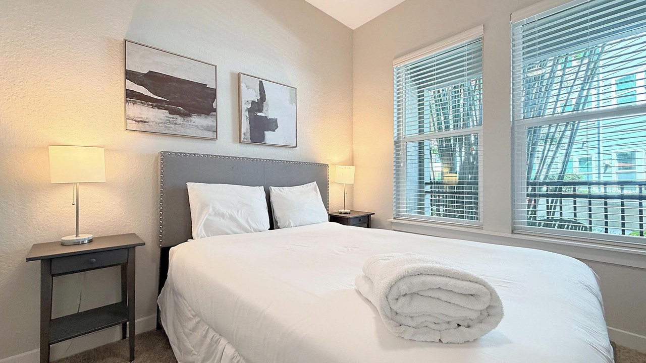 Photo of Bedroom in Carver City - Lincoln Gardens