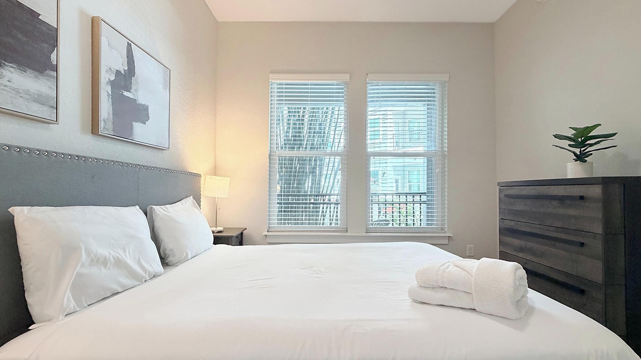 Photo of Bedroom in Carver City - Lincoln Gardens
