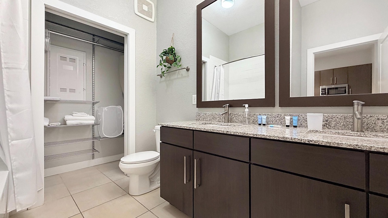 Photo of Bathroom in Carver City - Lincoln Gardens